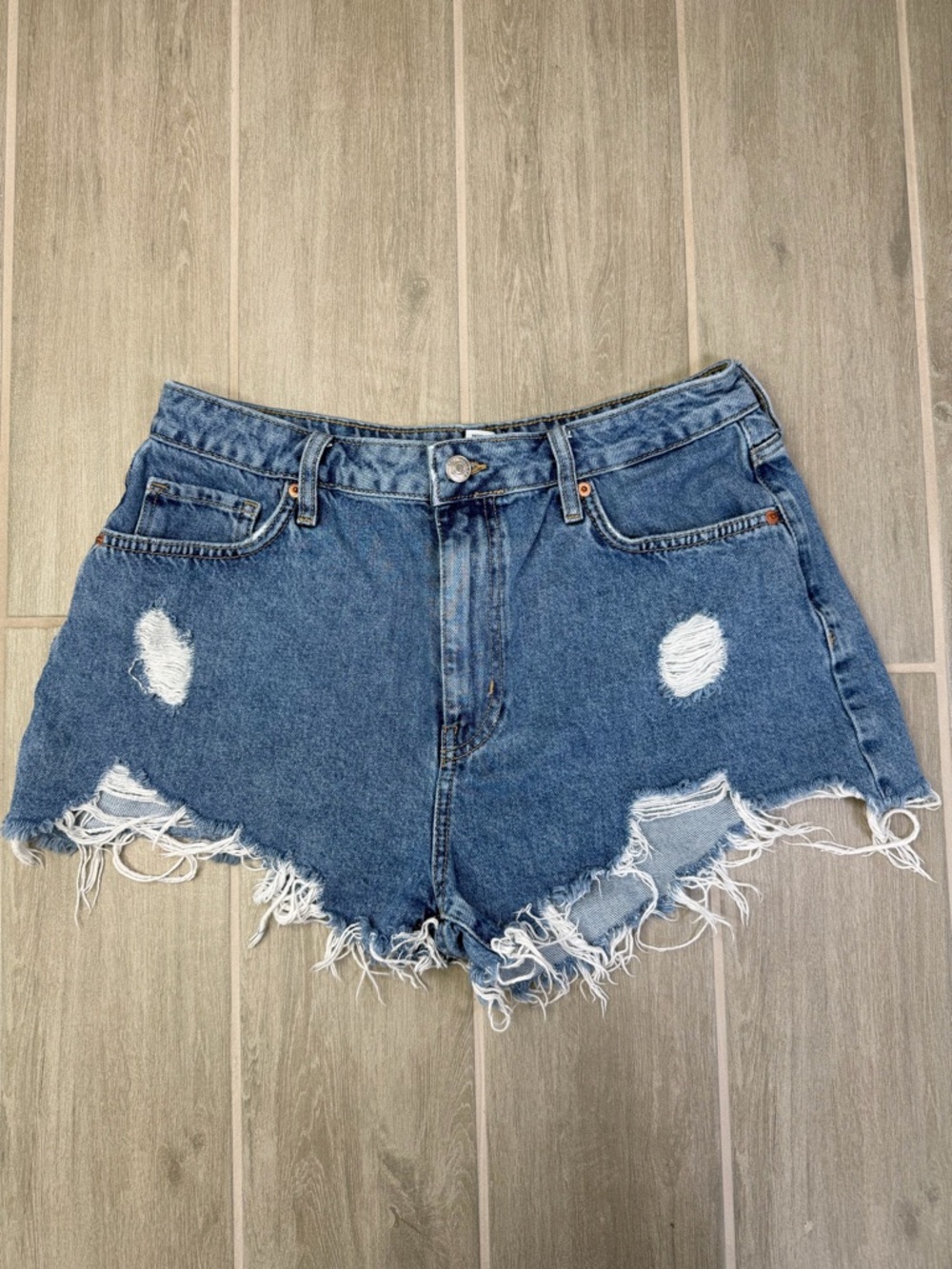 Forever 21 Cut-Off Distressed Denim Shorts Women’s Size 29